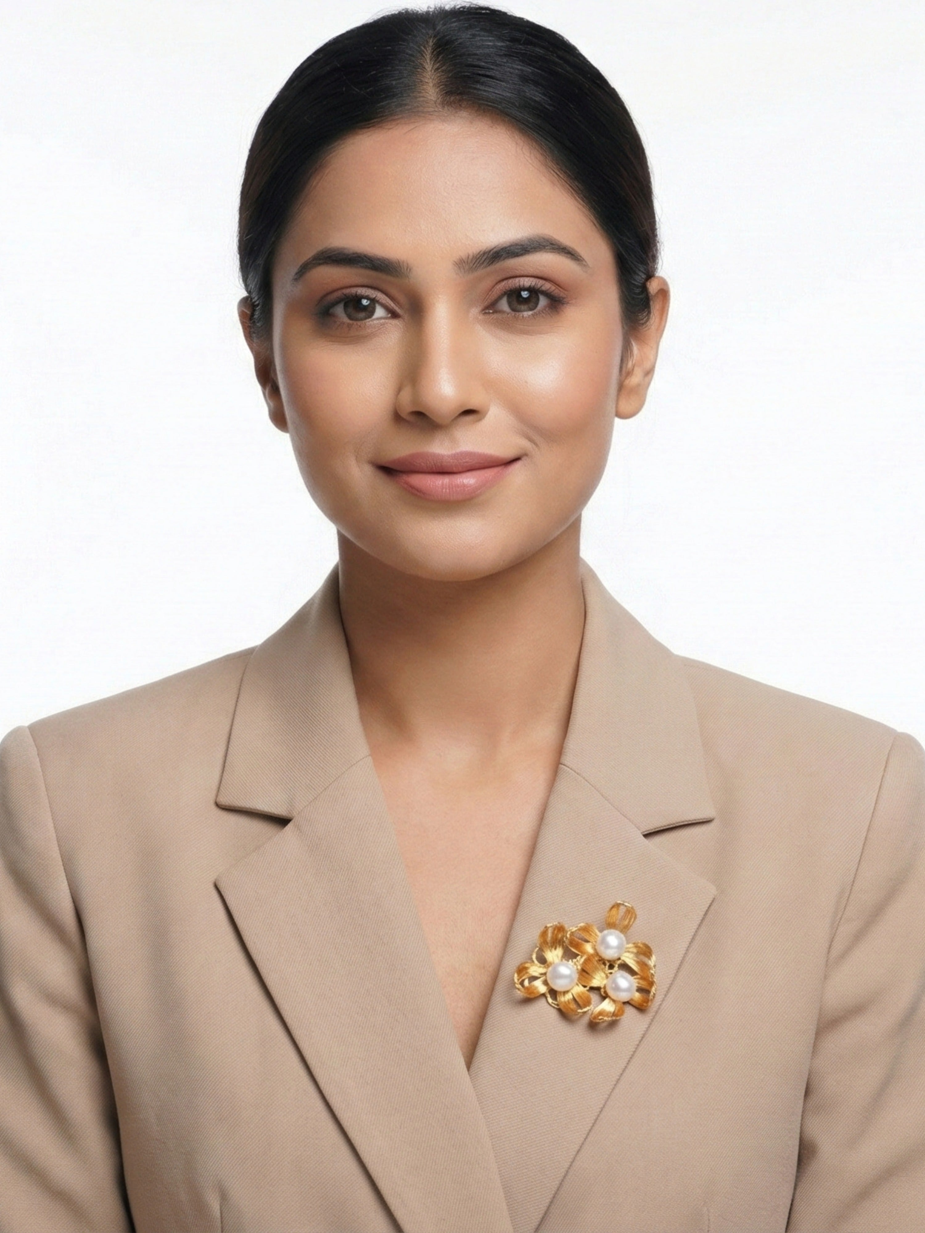 Luxe Statement Jewellery Freshwater Pearl Floral Brooch – Gold-Tone Handcrafted Elegance