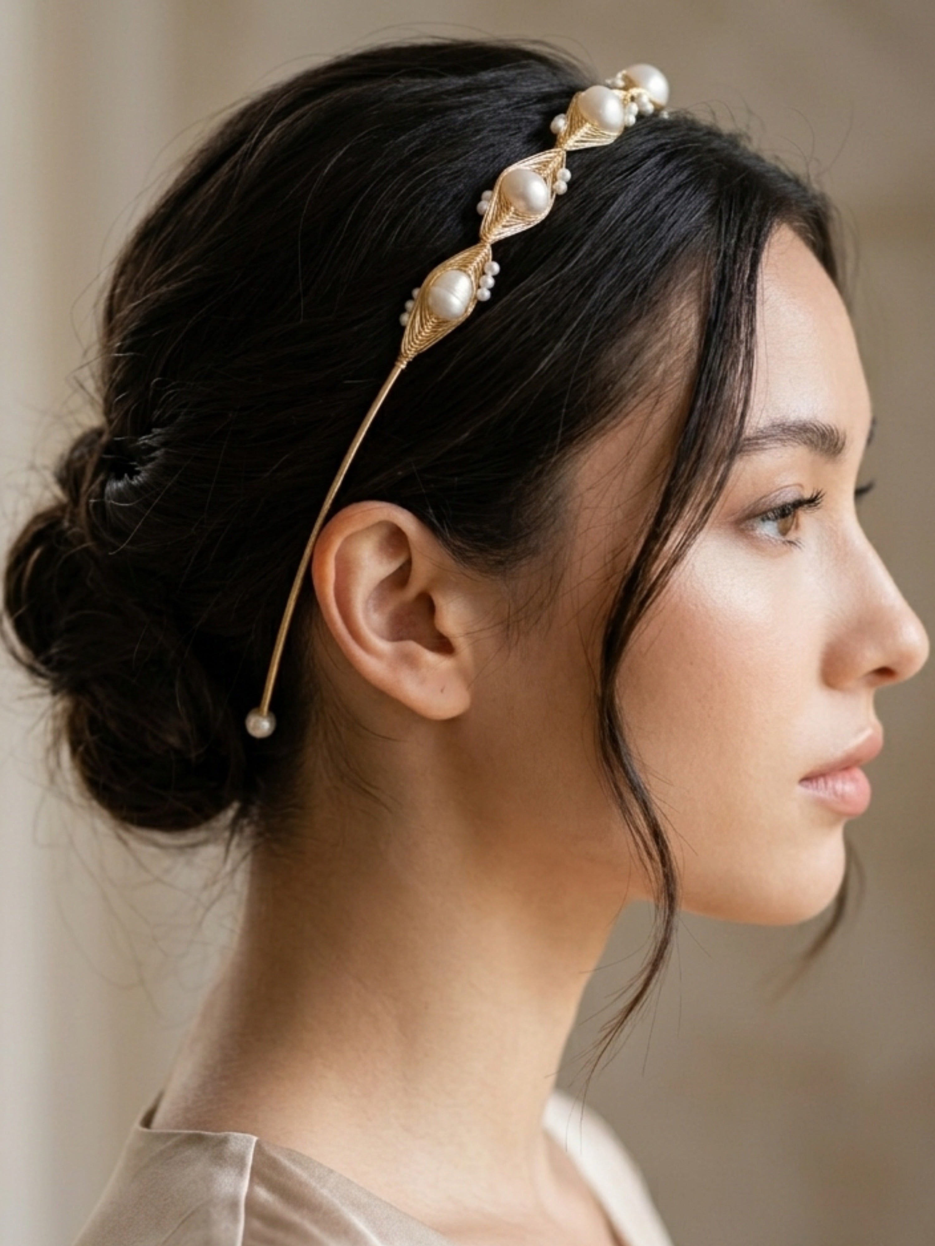 Luxury Pearl Headband Statement Jewellery – Gold Wire Structured Elegant Hair Band